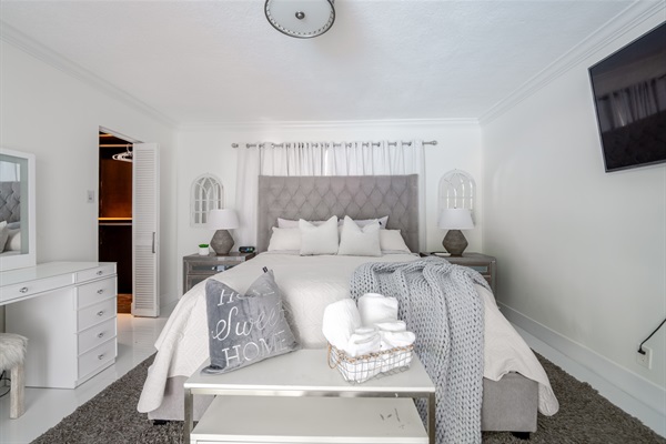 Luxury king bedroom with smart TV & premium bedding