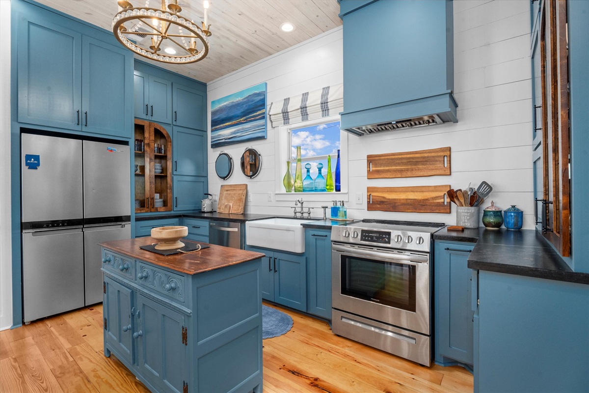 a31dd59061824a29929d72eb80b6c4d6 Large | Beachhouse | Texas | TX | Vacation Homes | Galveston | Crystal Beach | Kokomo | Breezy Days | Beachfront Elegance | Sunrise Serenity | Southern Sands Property Management, LLC