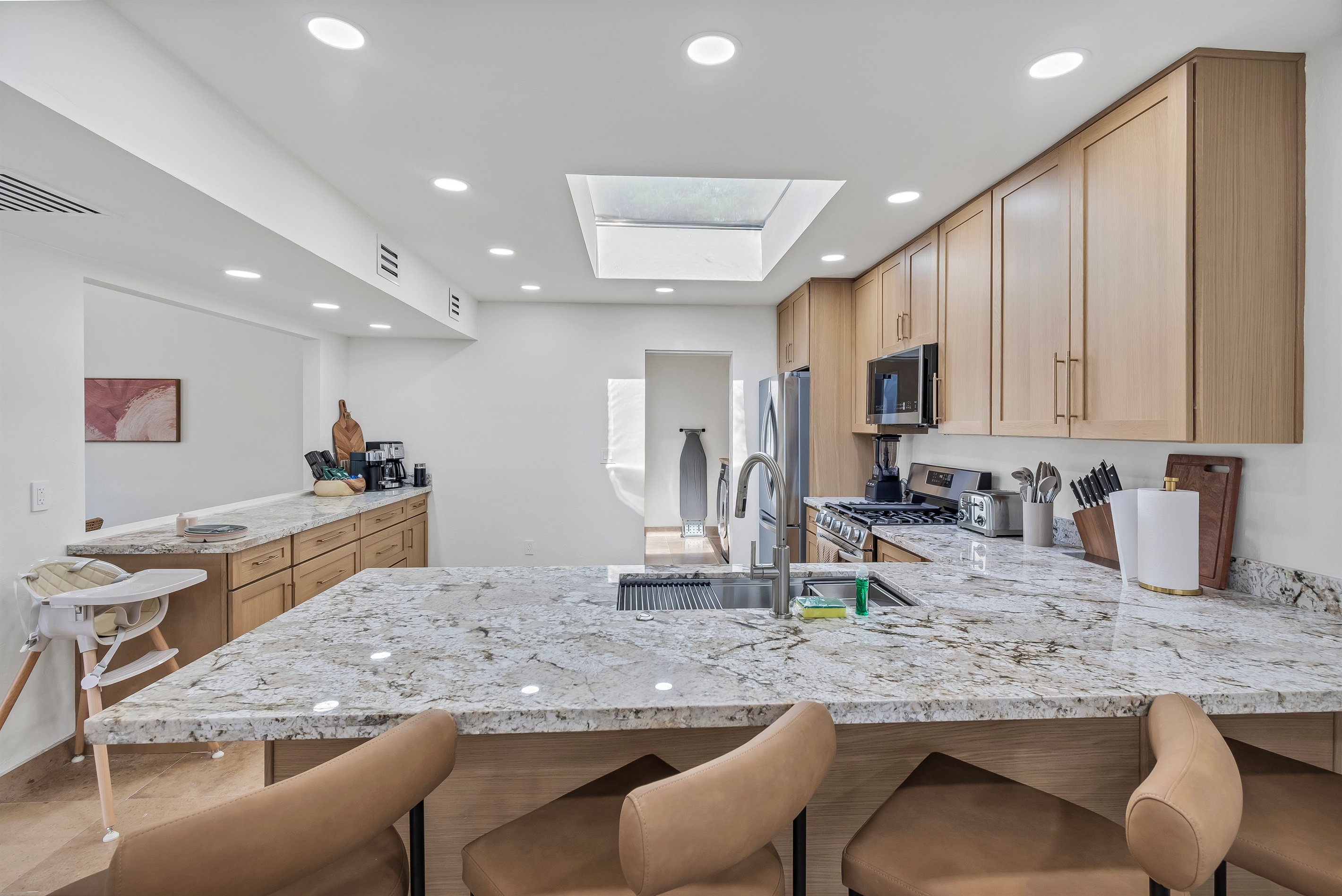 Fully Equipped Kitchen With Peninsula Seating