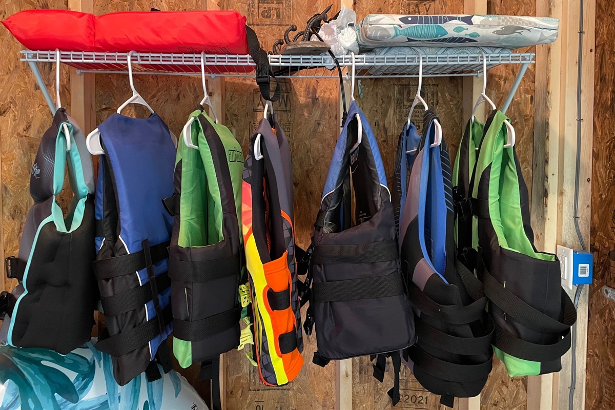 Life vest for your use. Adults sizes Sm to XL