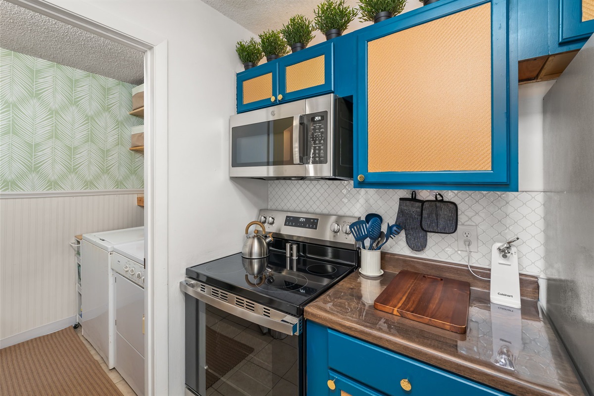 Full stove and large microwave provided - perfect for cooking a full meal or re-heating leftovers after a night out!