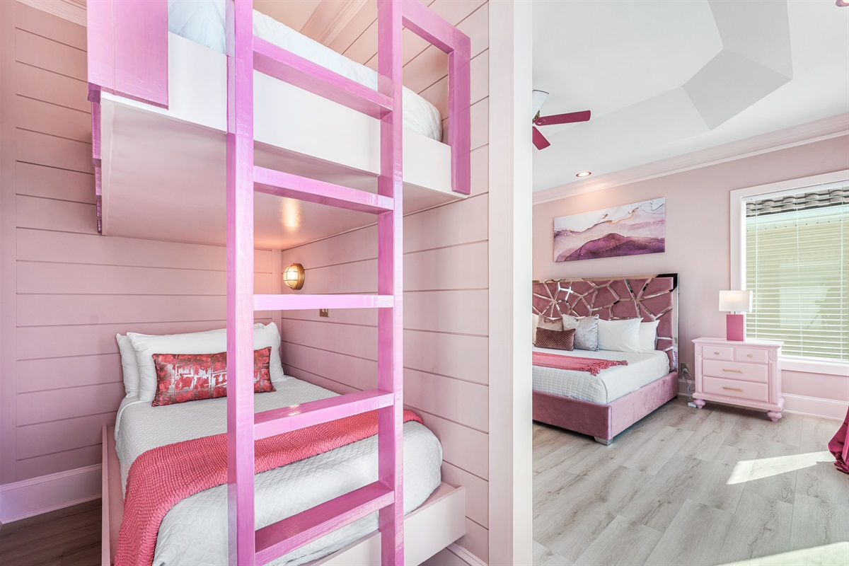 Beachfront Master Suite with Twin Bunks | Third Floor