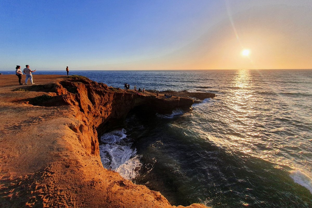 7 miles away from Sunset Cliffs, a scenic spot to view golden light, ocean breezes, and wide-open skies