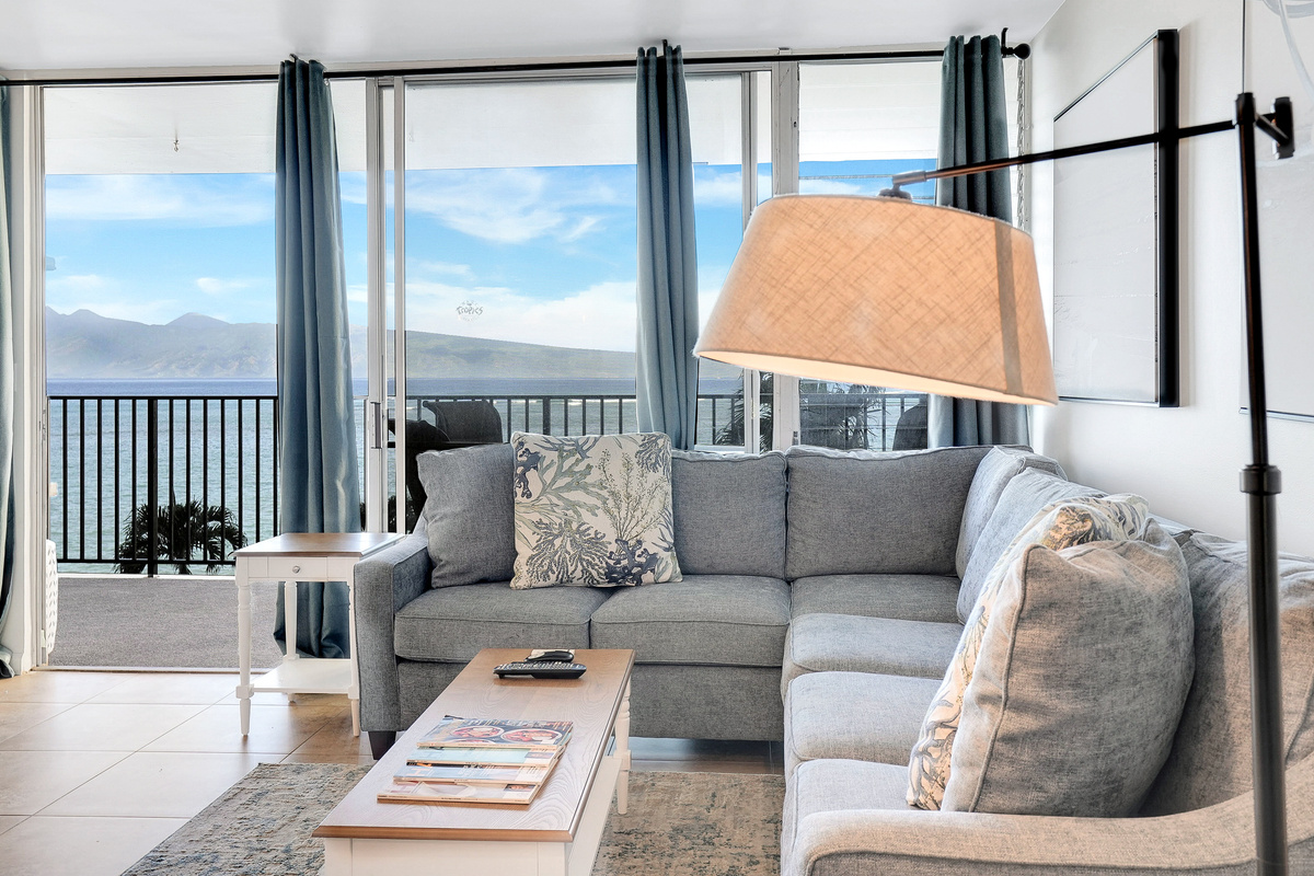 Relaxing ocean view living area with optional sofa bed to accomodate 5th and 6th guests