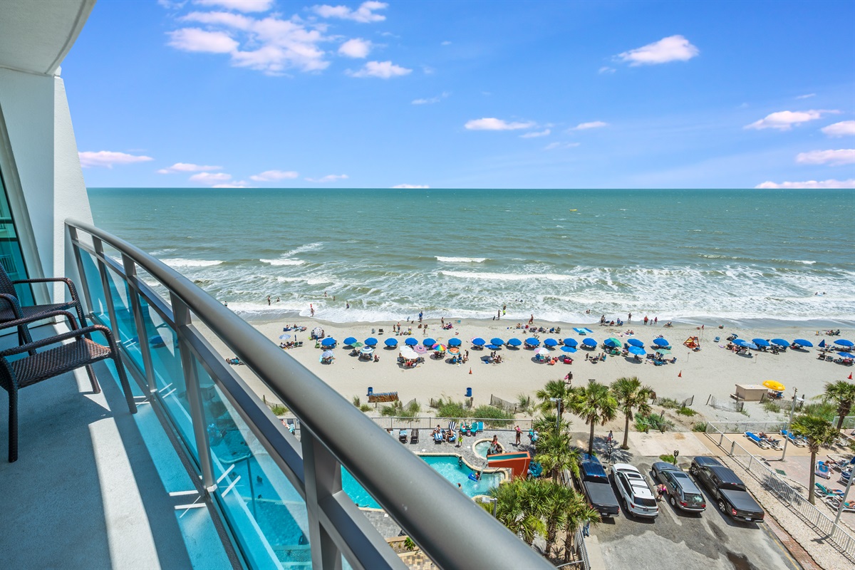 Balcony with Amazing Views of the Ocean🌊☀️