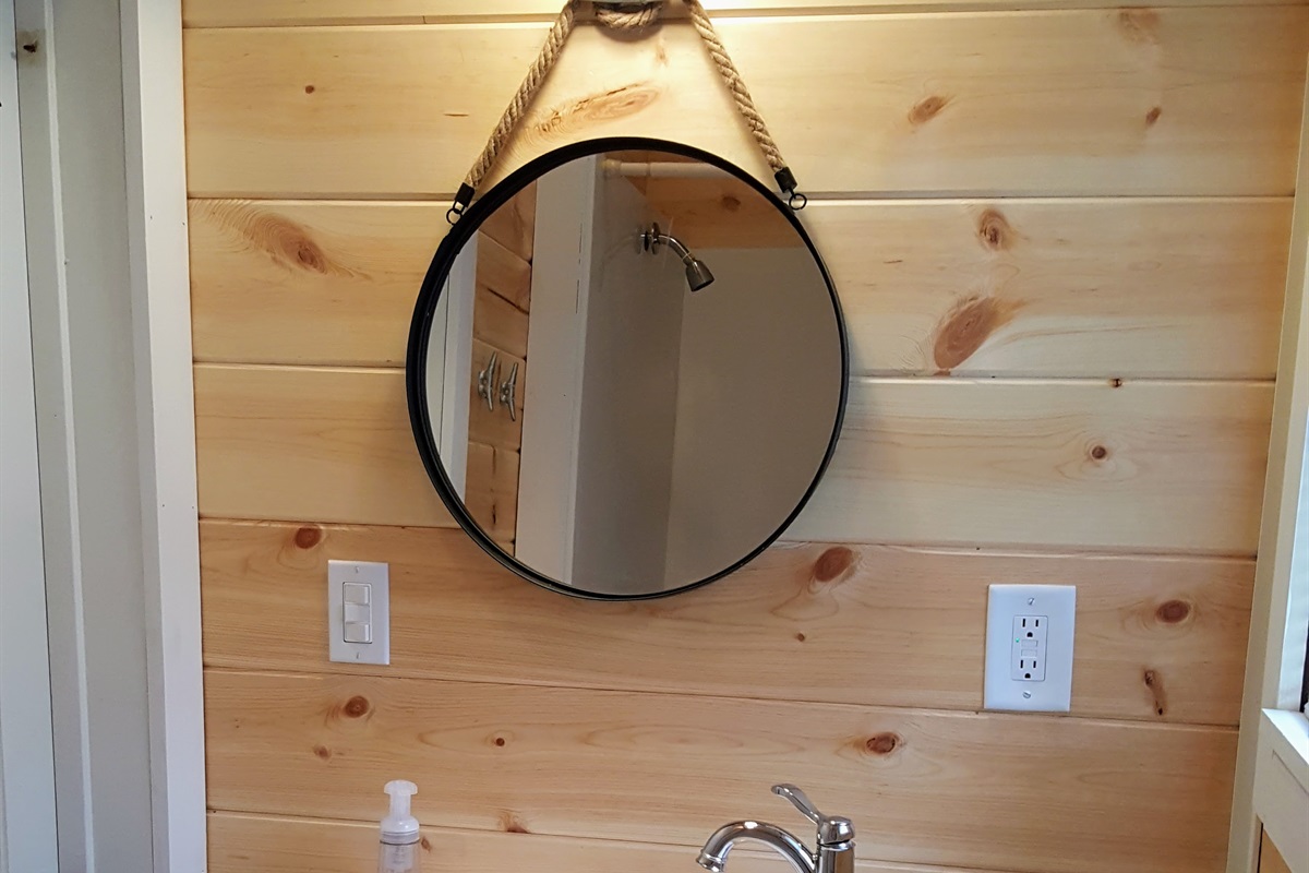 Bathroom - Small Tub/Shower