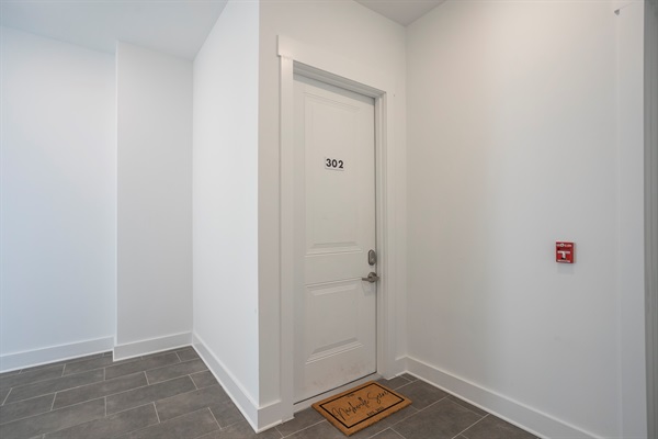 Corner condo - welcome to the Nashville Scene Suite!