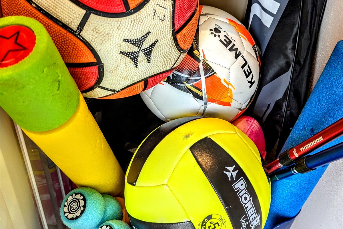 To schedule a day and time for tennis, golf, soccer, or other activities, please reach out to your Airbnb hosts. Equipment for these activities is available exclusively for guests at Casa Rivera. Enjoy!