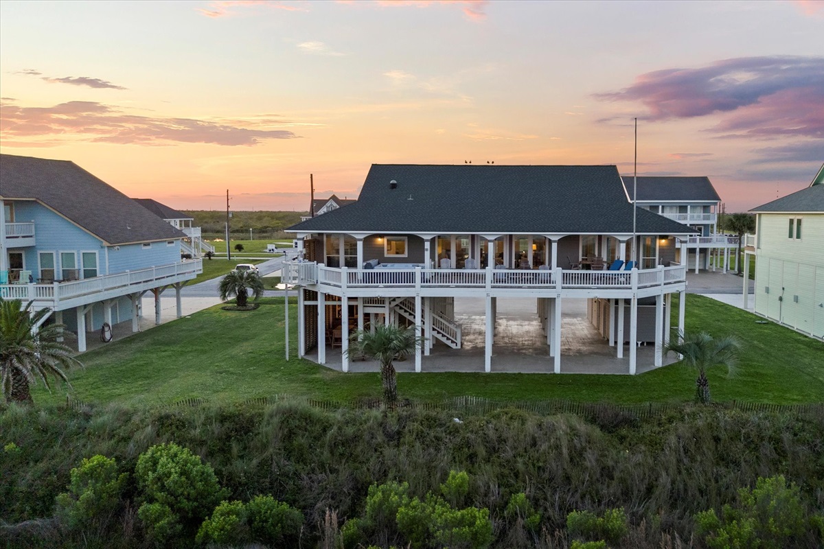 a351db64c31e40db81da8e6862da7ca4 Large | Beachhouse | Texas | TX | Vacation Homes | Galveston | Crystal Beach | Kokomo | Breezy Days | Beachfront Elegance | Sunrise Serenity | Southern Sands Property Management, LLC