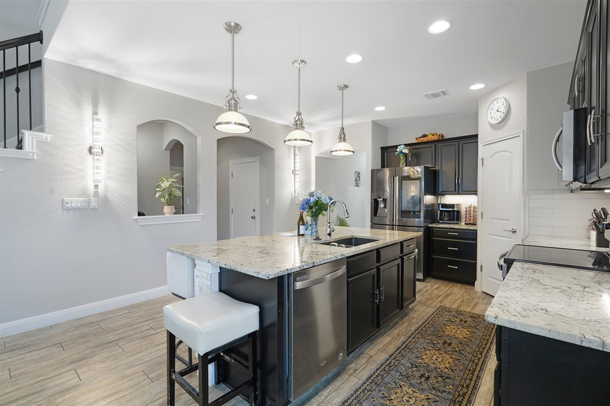 🍳 Kitchen + Dining “Cook, sip, and connect in a stylish open‑concept space.”