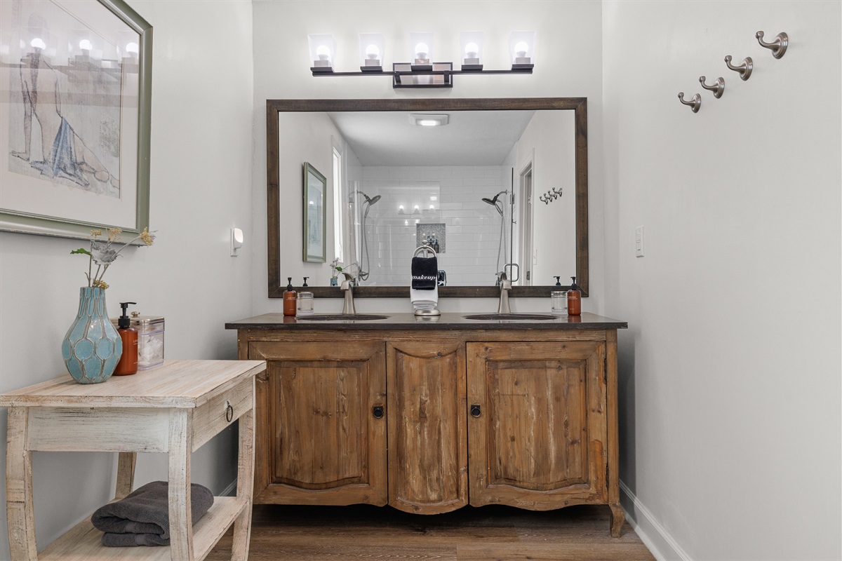 Hargrove bedroom en suite bathroom.