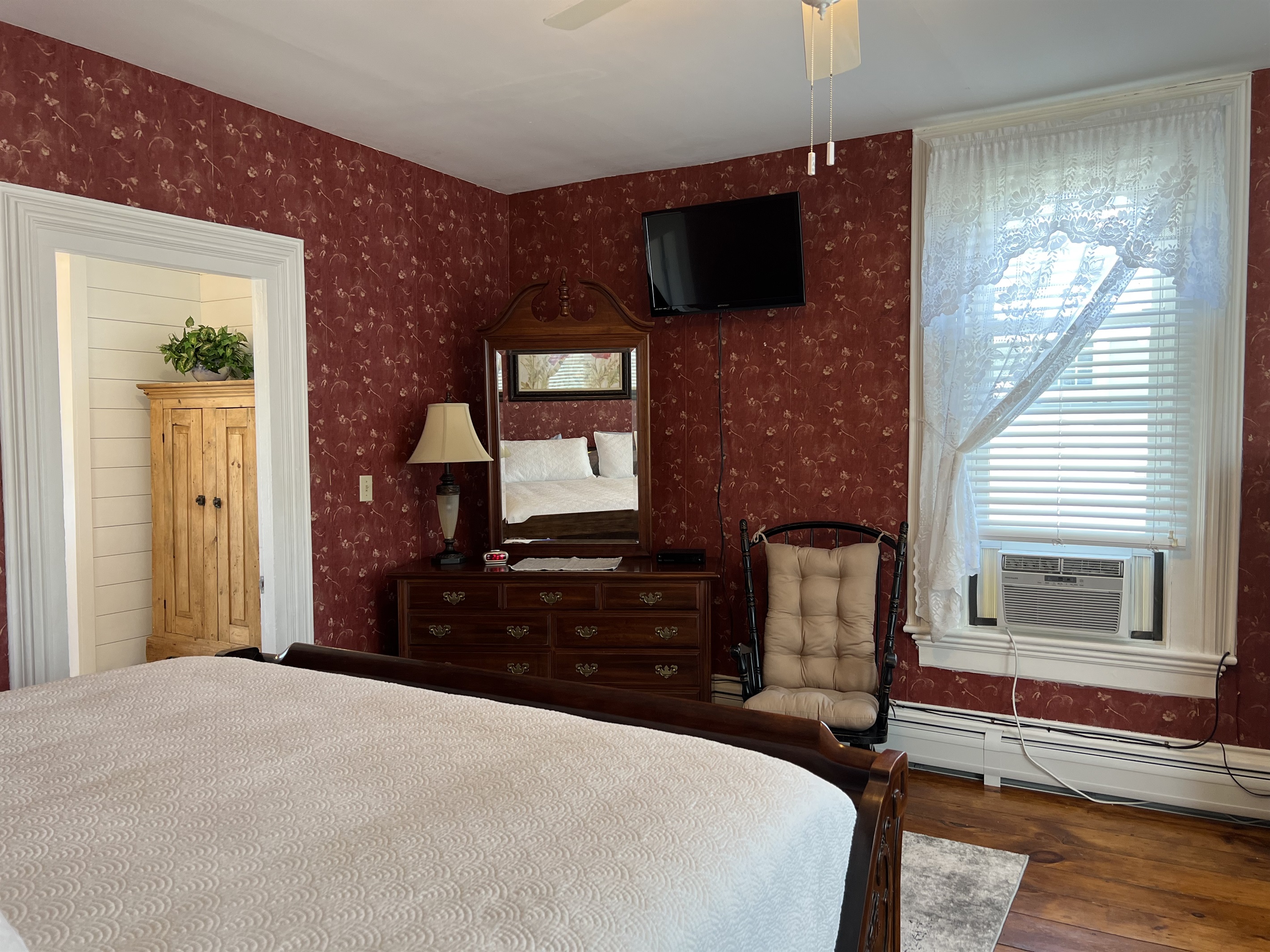2nd floor King w/ ensuite