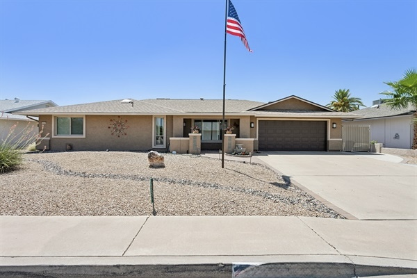 55+ Comfort & Quiet | 2BR Peaceful Home — 55+ Comfort & Quiet | 2BR Peaceful Home, Sun City West, Arizona — photo 4