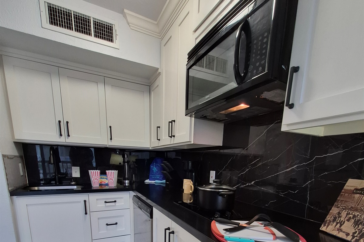 Lovely L-shaped kitchen provides for more floor space.  Feel free to dance in the kitchen when the 2-steppin music starts