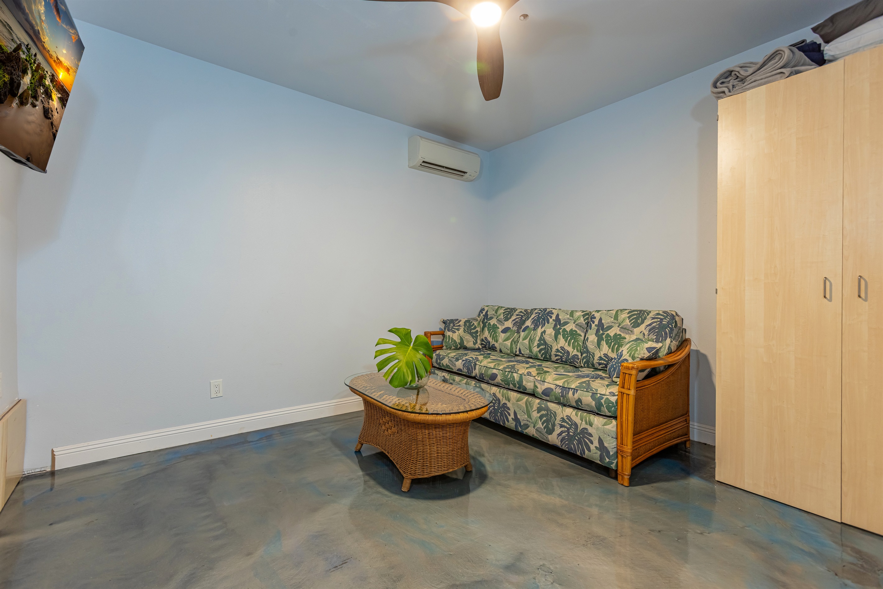 Third Bedroom/Lounge