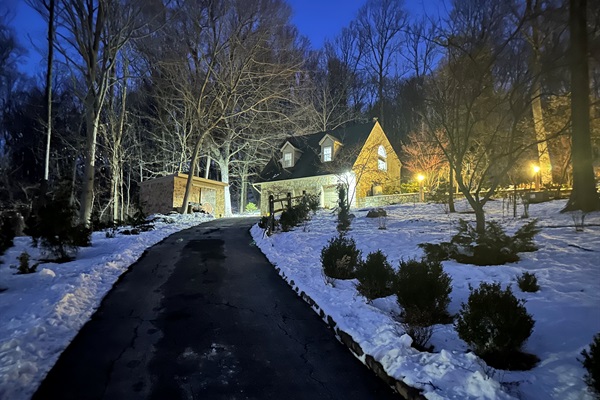 Night view of Luxury Mountain Cottage and Suite in winter.