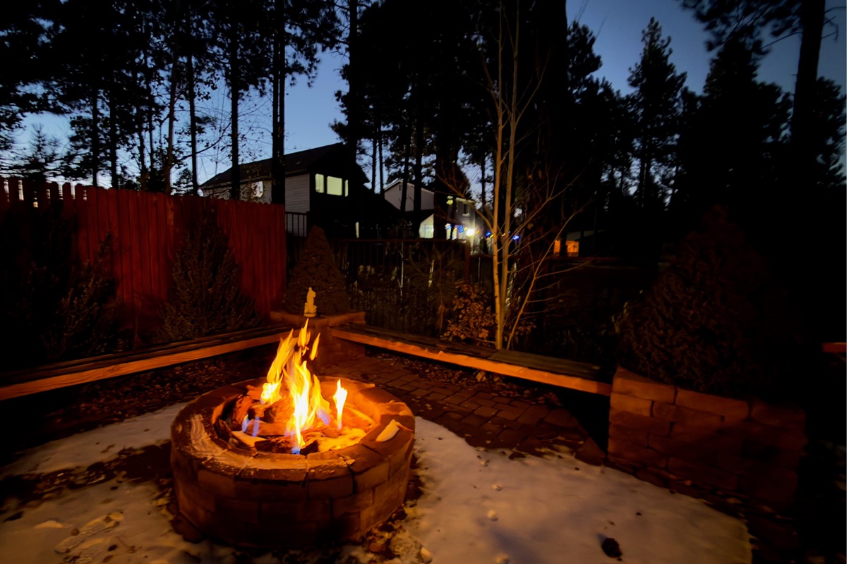 Gather around the gas fire pit under the starry Flagstaff sky, a cozy spot for evening conversations and roasting marshmallows.