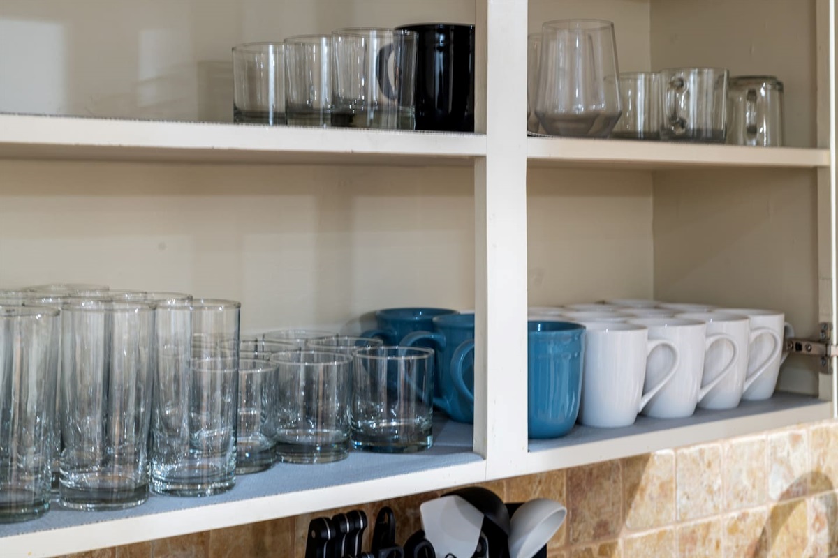 Plenty of mugs, wine glasses, and tumblers — perfect for morning coffee or evening cocktails by the pool.
