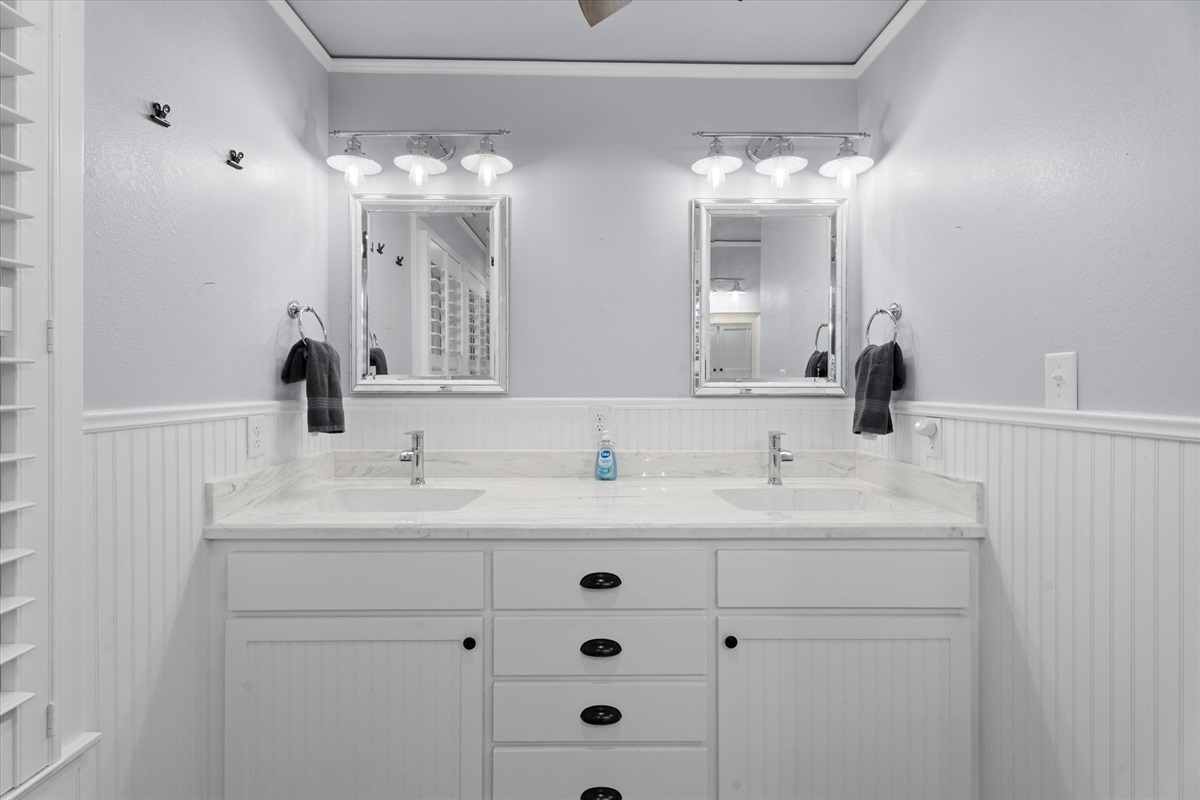 a39b28ed2b9a4940b80f289ce413ce58 Large | Beachhouse | Texas | TX | Vacation Homes | Galveston | Crystal Beach | Kokomo | Breezy Days | Beachfront Elegance | Sunrise Serenity | Southern Sands Property Management, LLC