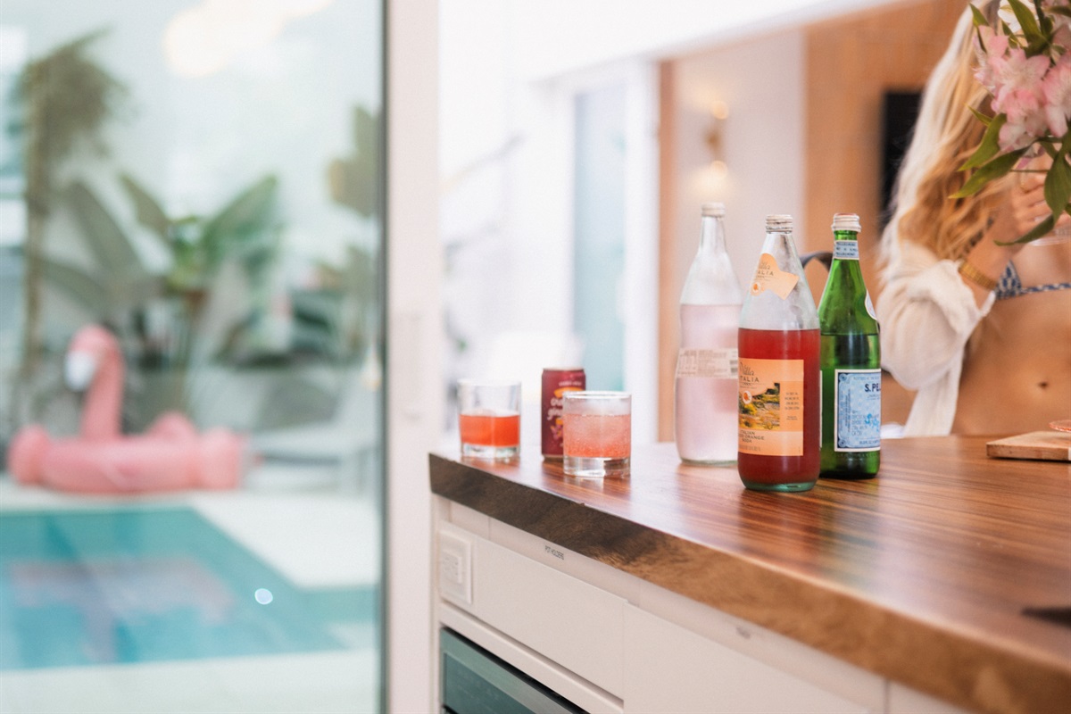 Cheers to vacation 🍾 A kitchen made for hosting