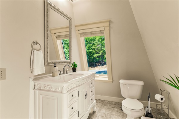 3rd level hall full bathroom
