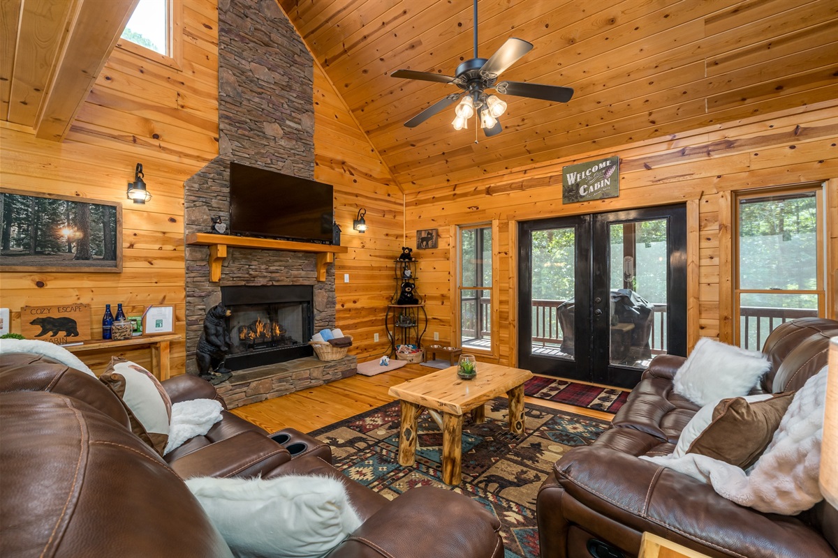 The living room is my favorite room in the cabin, plenty of space, at the same time feels cozy and warm and everything is in reach. Perfect for this rainy day movie nights!  