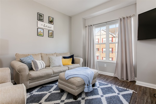Golden Dome Getaway<>Townhome 1.5 mi To ND, photo 3