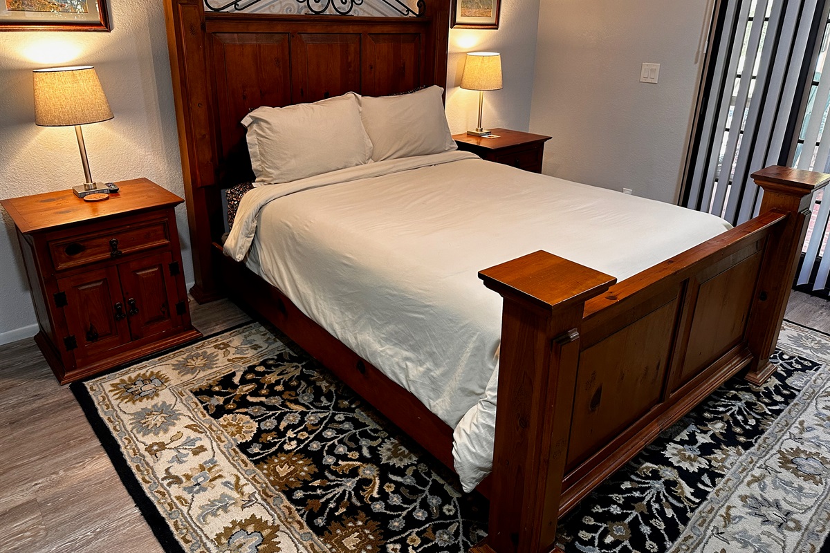 Master Bedroom/King Bed
