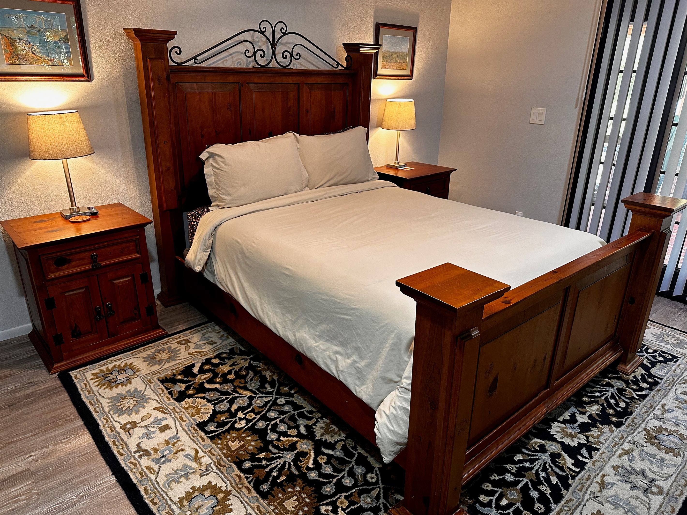 Master Bedroom/King Bed