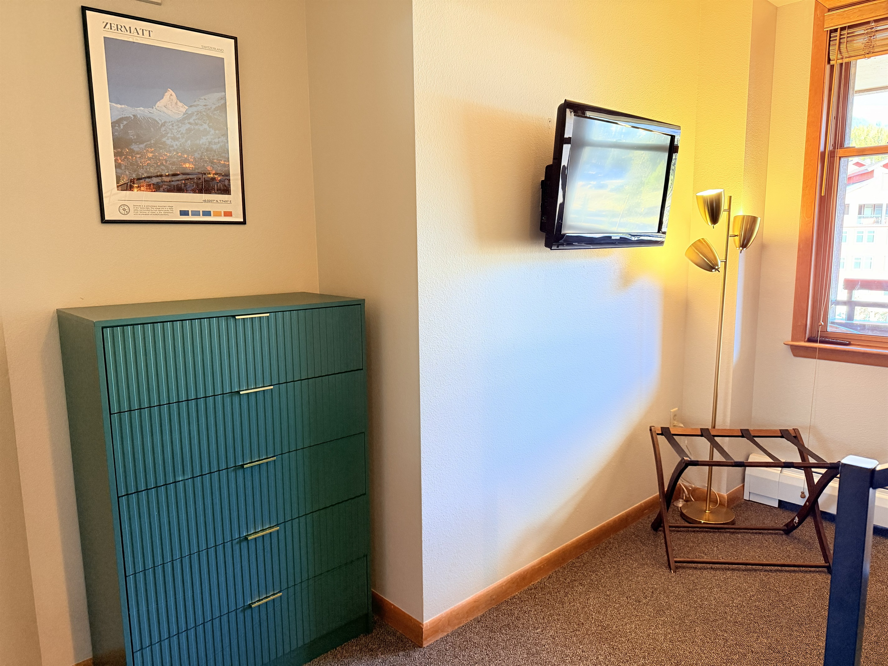 Dresser, TV, Luggage Rack