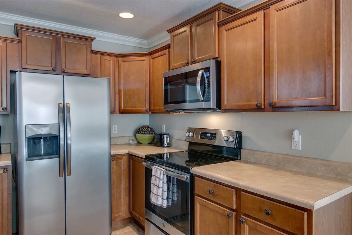 Stainless Steel Appliances - Stove/Oven, Microwave, Fridge and Dishwasher