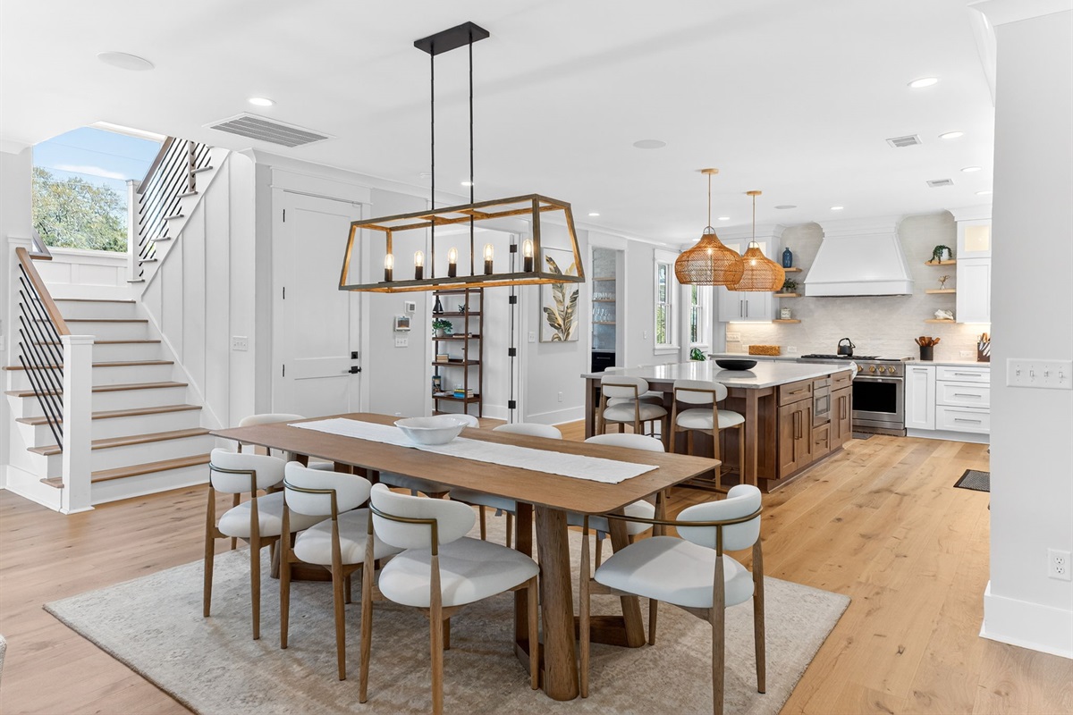 Dining Room | On Beach Time | 6 30th Ave, Isle of Palms, SC | IOP Escapes