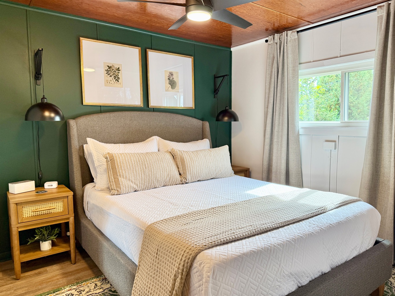 Timber Bedroom 1 (Queen)