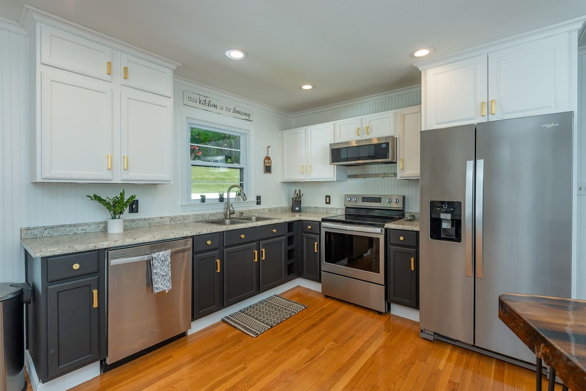 Full kitchen - frig, dishwasher, stove/oven & microwave(olive oil & several spices w S&P