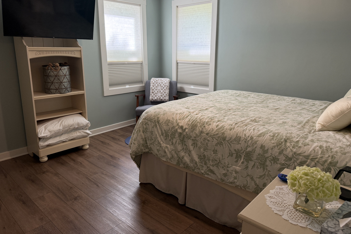 1st Floor Queen bedroom #2