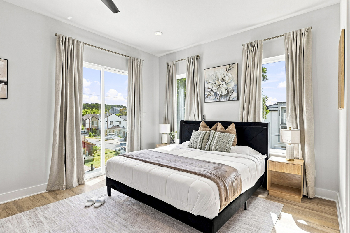 Bright and airy retreat with plush bedding and scenic views for ultimate relaxation!