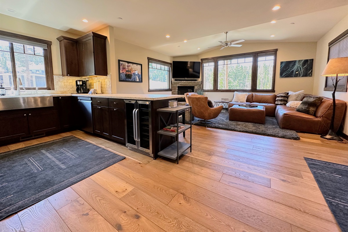 Slopeside Solitude offers a large, open floor plan with plenty of room to gather on the leather sofa, or for drinks and snacks around the large kitchen peninsula.