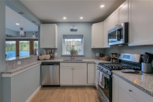 Fully equipped kitchen and kitchen appliances