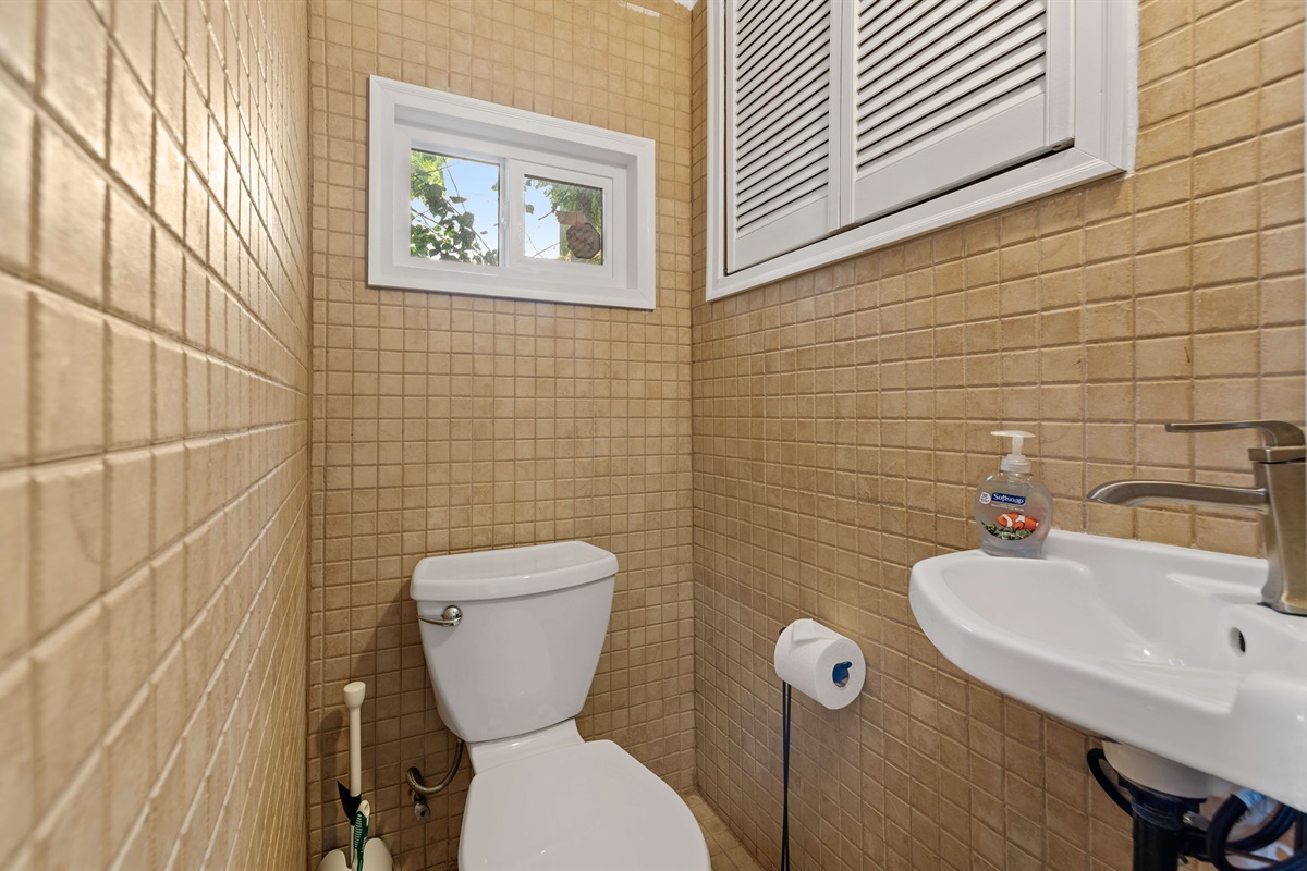 The half bath in the cottage.