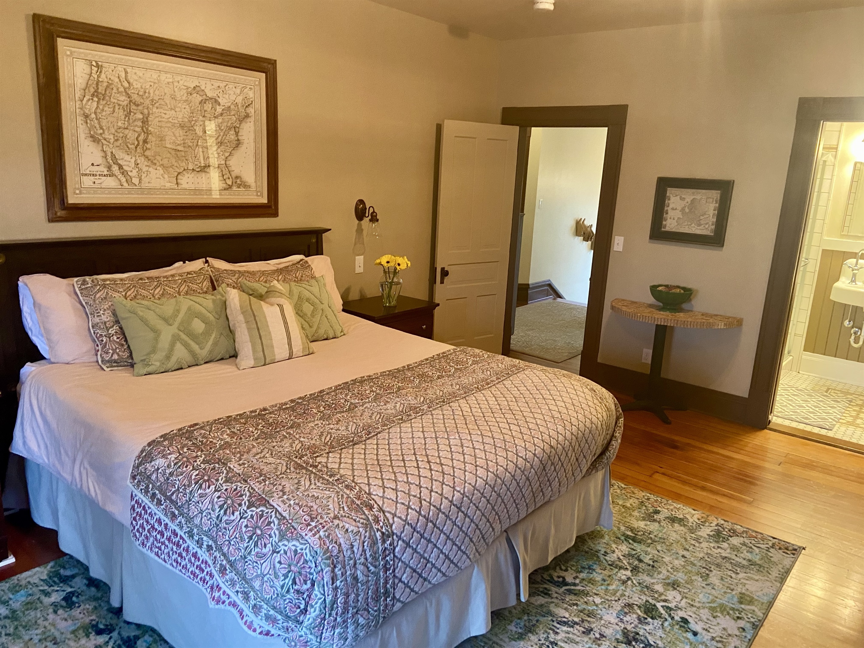 2nd Floor, Cal King Bed