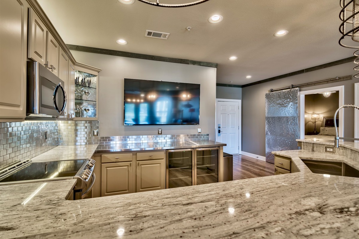 Eat-in Kitchen with Granite and Stainless counters