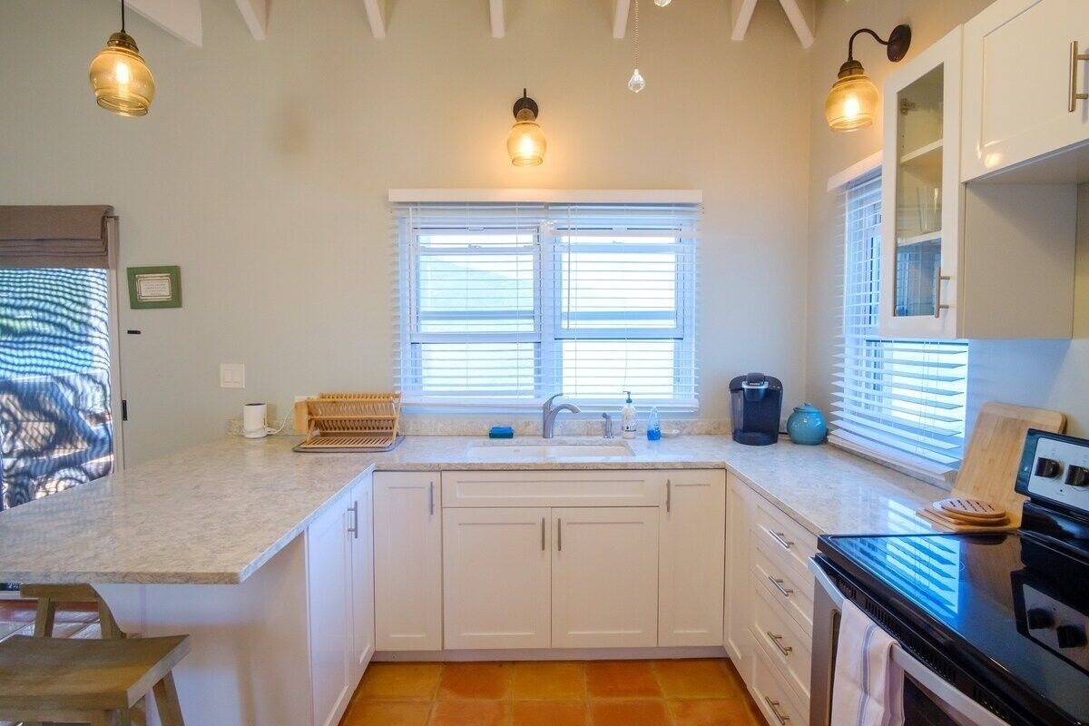 If you don't feel like cooking, The Shack at Hull Bay and Fish Bar are less than 8 minutes away.