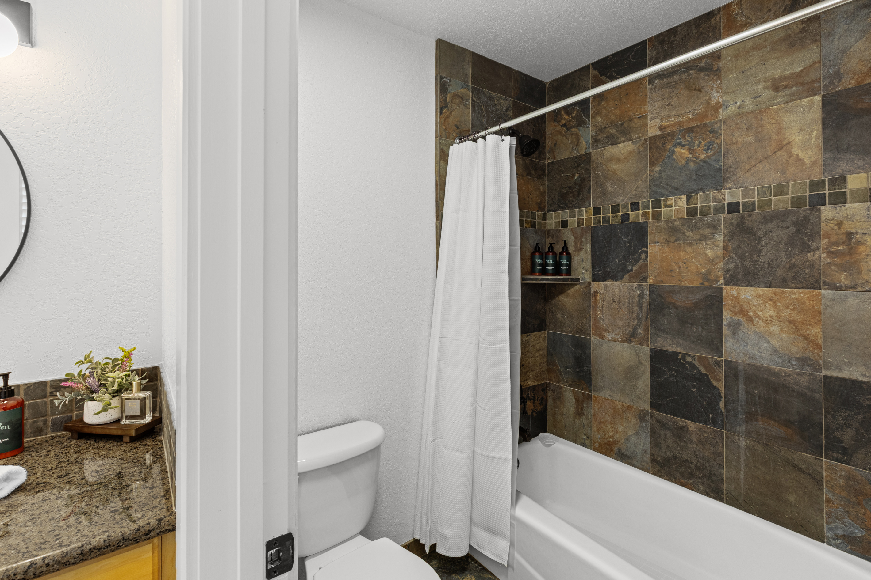 Hawks Nest Primary Bathroom En-Suite