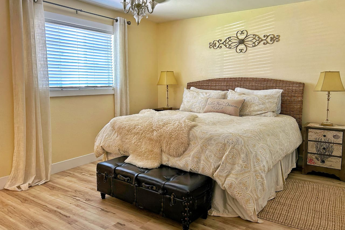 Owner’s Suite – King bed plus extra sleeping in Garden Room, living room, and family room with air mattress & comfy couches.