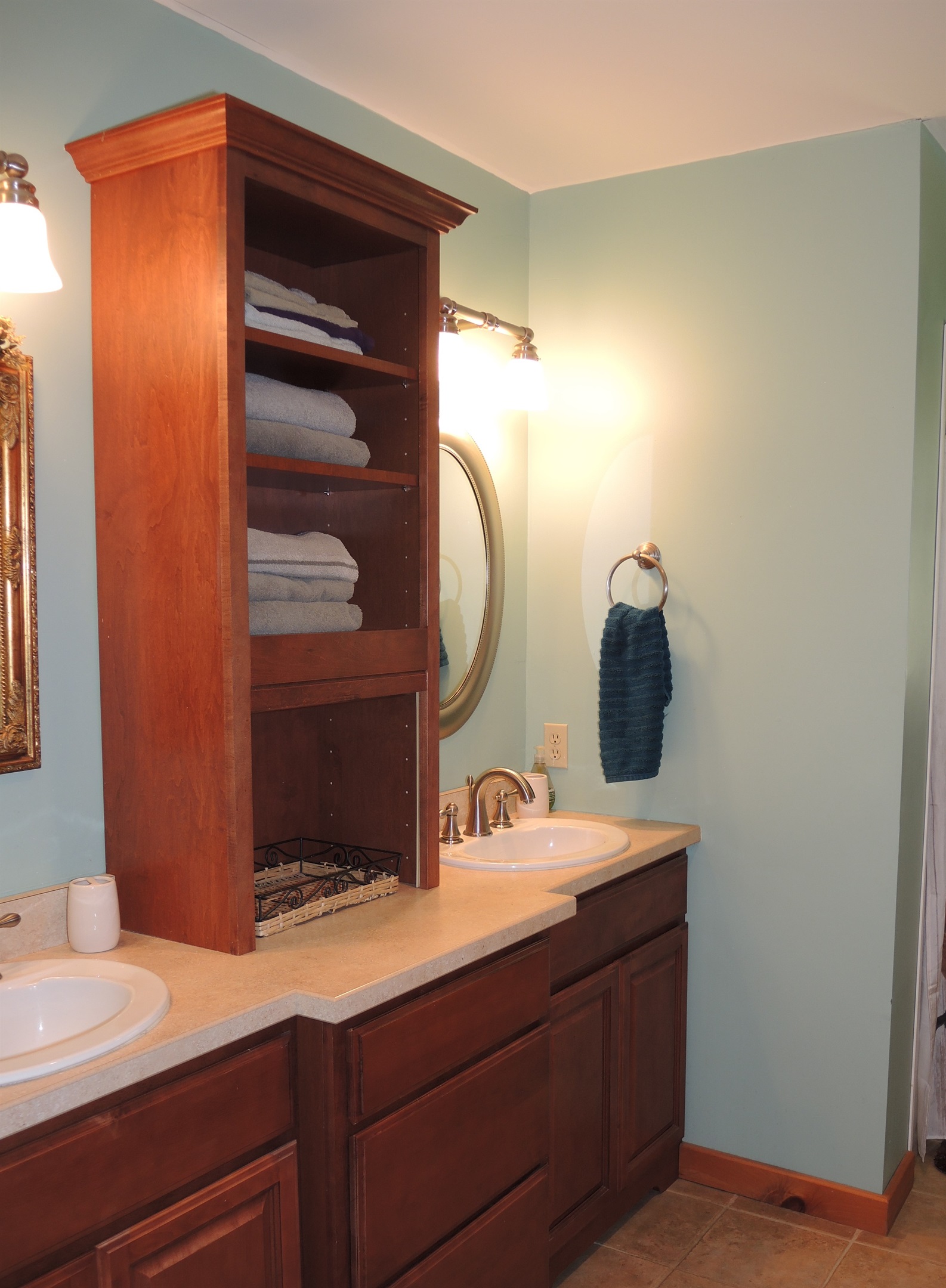 Queen master bath ensuite double vanity