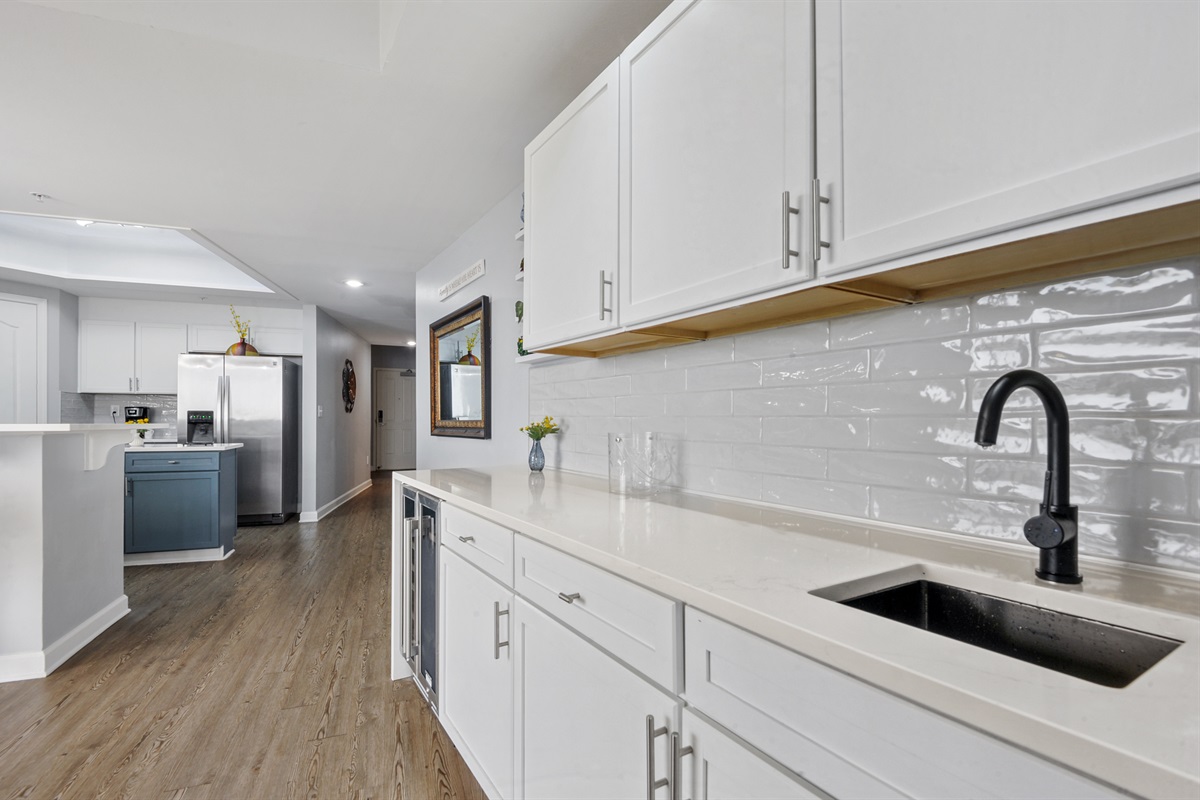 Wet bar. Dual zone beverage refrigerator.