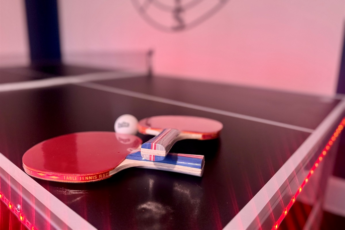 Enjoy our brand new LED-lit Ping Pong table!
A game room suited for the whole family!