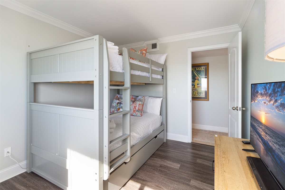 Bedroom 3 - Full over Full bunk bed