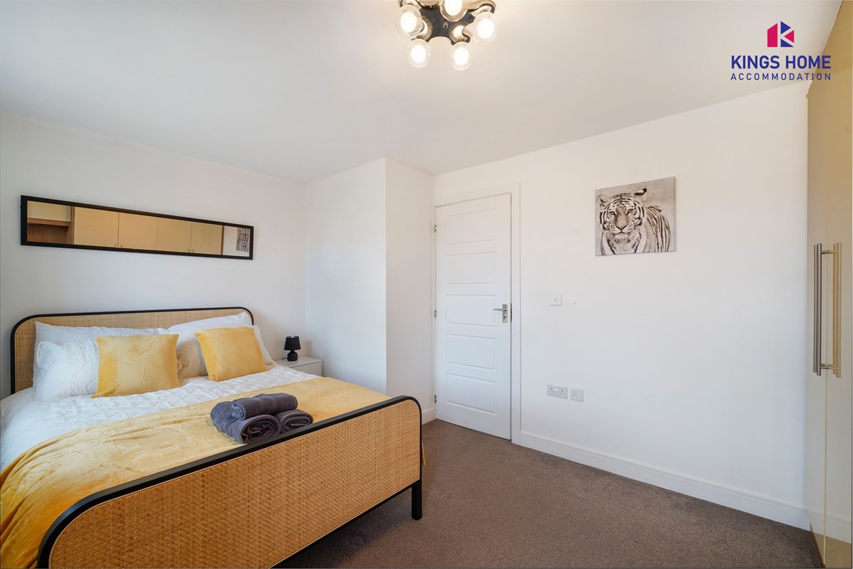 [Bedroom 3, built in wardrobe]