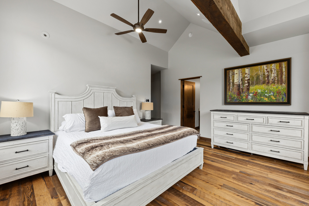 Primary bedroom with King bed, foyer with large walk-in closet and attached full bathroom